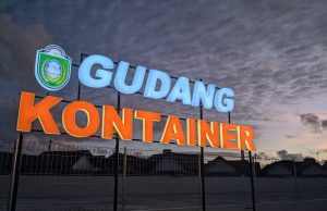 Papan Nama Gudang Kontainer Parepare Tampak Keren, Ternyata Inisiatif Rekanan