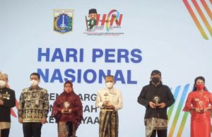 Taufan Pawe Raih Penghargaan Anugerah Kebudayaandari PWI Pusat
