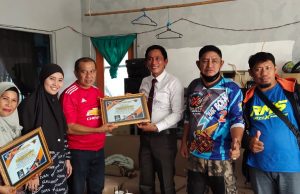 Touring to Borneo II, Thiar Wakkang Menerima Penghargaan dari SM X RMS Comunity