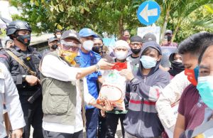 Walikota Parepare Taufan Pawe, Serahkan Bantuan Kepada Warga Korban Gempa Sulbar