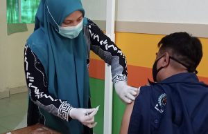 Wartawan bersama Legislatif dan ASN Pemkot Parepare Ikut Vaksinasi Covid-19 di RSUD Andi Makkasau