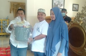 Ketua PMI Parepare H. Surianto, Berbagi Paket Ramadan untuk PMI dan PWI