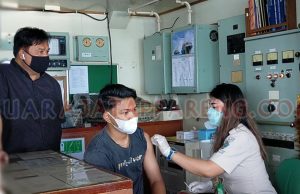 Video : Bantu Pemerintah Lawan Covid-19, Bos Kapal ini Vaksinasi 130 Kru Di Atas Km. ADITYA