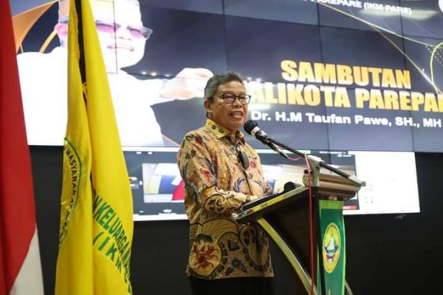 FB_IMG_1635319761878 Wali kota Parepare, HM. Taufan Pawe. Memberi sambutan saat Musyawarah Luar Biasa DPP IKM Pare.
