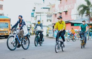 Walikota Parepare DR.HM.Taufan Pawe Olahraga Bersepeda Sambil Meninjau Kegiata Proyek