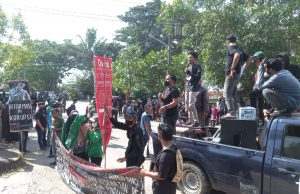 Aliansi Masyarakat, Pemuda Dan Mahasiswa Pinrang Meminta Kadis PMD Dicopot