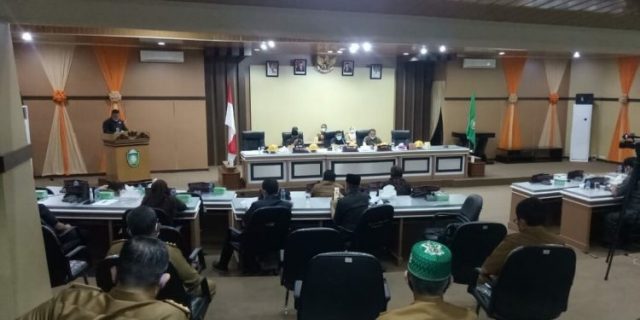Enam-Fraksi-Nyatakan-Setuju-Saat-Paripurna-Pandangan-Fraksi-Terhadap-Ranperda-RJU-e1628083428392