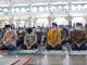 Jusuf Kalla, Akbar Tanjung, dan Taufan Pawe Salat Jumat Bersama di Masjid Al – Markaz