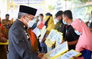 Wali Kota Parepare Serahkan Bantuan Keluarga Prasejahtera ke 948 KPM