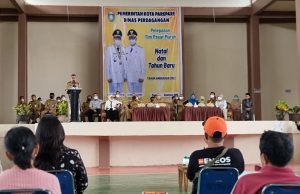 Wali Kota Parepare Serahkan Insentif Triwulan IV Kepada 819 Orang