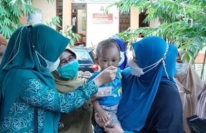 Erna Rasyid Taufan Lakukan Pendampingan PMT ke Balita Stunting