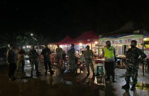 Patroli Gabungan TNI-Polri dan Satpol PP Kab. Barru Sasar Alun-alun Kota Barru