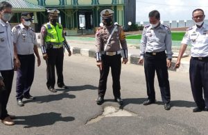 Antisipasi Kecelakaan, Kasat Lantas Bersama Instansi Terkait Tinjau Jalan Berlubang