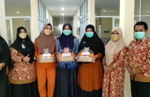 HUT PPNI ke-48 Pengurus Komisariat RSUAM Kunjungi Perawat