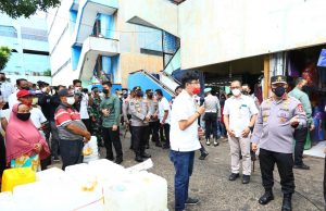 Tinjau Pasar Minggu, Kapolri Pastikan Stok Minyak Curah untuk Warga Aman