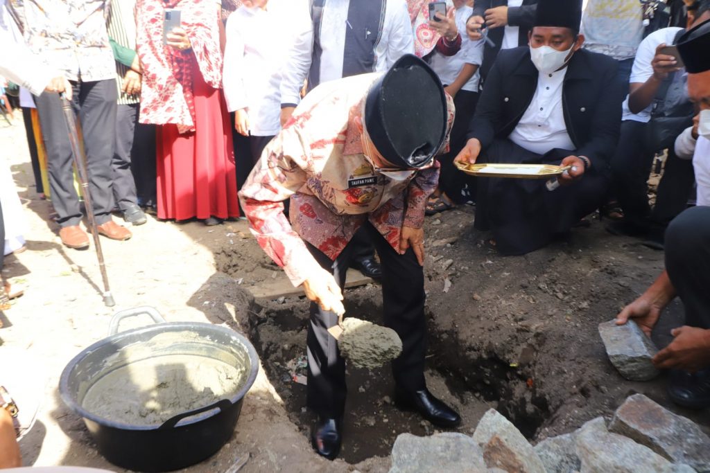 Taufan Pawe Letakan Batu Pertama Pembangunan Pesantren Tahfidzul Quran Yayasan Nahdatul Qurra Wattadrib Parepare