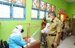 Pantau Sekolah Tatap Muka, Taufan Pawe Apresiasi Pelajar Paham Pentingnya Vaksinasi