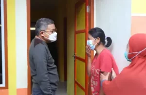 Manfaatkan Hari Libur, Taufan Pawe Kunjungi Warga Penerima Bantuan Rumah Impian