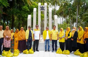 Kunjungi Monumen Pejuang Partai Golkar di Selayar, Taufan Pawe Serahkan Bantuan Airlangga Ke Keluarga Korban