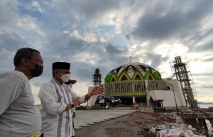 Inginkan Dapat Digunakan Salat Id, Taufan Pawe Intes Pantau Pembangunan Masjid Terapung BJ Habibi Inginkan Dapat Digunakan Salat Id, Taufan Pawe Intes Pantau Pembangunan Masjid Terapung BJ Habibi