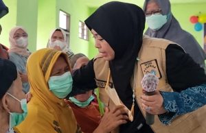 Peringati Hari Lanjut Usia Nasional, Erna Rasyid Taufan Sambangi Panti Jompo Peringati Hari Lanjut Usia Nasional, Erna Rasyid Taufan Sambangi Panti Jompo
