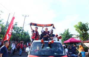 Walikota Parepare dan Suporter PSM Makassar Bersama-sama Menuju Stadion Walikota Parepare dan Suporter PSM Makassar Bersama-sama Menuju Stadion