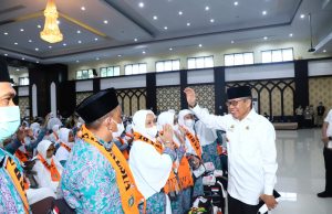 Taufan Pawe Antar 61 Calon Jemaah Haji Parepare Bergabung Kloter Pertama Embarkasi Makassar