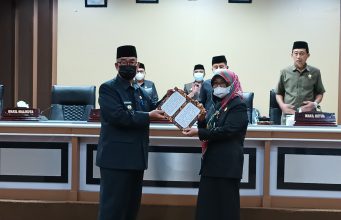 Paripurna Penandatanganan dan Penyerahan Rekomendasi LKPJ Tahun Anggaran 2021