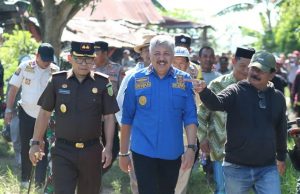Bersama Kajari, Bupati Pinrang Hadiri Acara Mappalili di Desa Patobong