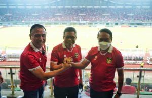 Menpora Beri Hadiah Jersey Timnas dan Ajak Taufan Pawe Nobar Indonesia vs Thailand