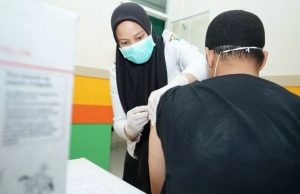 Tindaklanjuti SE Dirjen P2P Kemenkes, Staf RSUD Andi Makkasau Divaksin Booster ke-2
