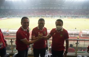 Menpora Beri Hadiah Jersey Timnas dan Ajak Taufan Pawe Nobar Indonesia vs Thailand