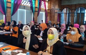 Sumbang Lagu di Acara Musprop PERWOSI Sulsel, Ketua TP PKK Kota Parepare Juga Selingi Pesan Agama
