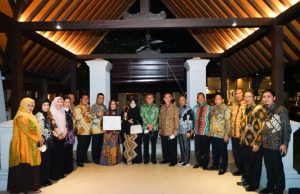 Walikota Parepare Terima Penghargaan Dari Menteri Perempuan dan Anak