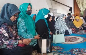 Diminta Bawa Sambutan di Rumah Duka Kiai, Erna Taufan Manfaatkan Tausiah “Pulang Kampung”