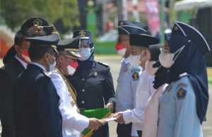 HUT RI Ke-77, Wali Kota Parepare Serahkan SK Remisi Kepada Warga Binaan Lapas