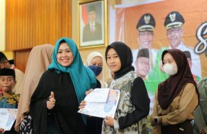 Erna Rasyid Taufan Tutup ‘Syiar Syair Anak Negeri’ Kegiatan MAS Parepare Meriahkan HUT RI