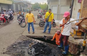 Dukung Parepare Menuju Adipura, DLH Bersama Kecamatan Ujung Dan Warga Lakukan Kerja Bakti