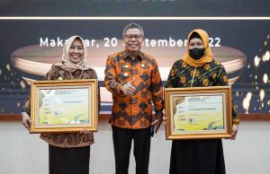 Bersaing Dengan Daerah se-Indonesia, Taufan Pawe Terima Dua Penghargaan Dari Badan Kepegawaian Negara