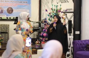 Erna Rasyid Taufan Lakukan Ini Sebagai Upaya Pembiasaan Bersalawat di Kalangan Wanita