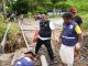 PAM Tirta Karajae Parepare Turun Lakukan Pembenahan Jembatan Pelintas Elle Kalukue Manajer Hubungan Pelanggan PAM Tirta Karajae Parepare, Rahman Ngara, bersama Tim Transmisi Distribusi PAM Tirta Karajae Parepare.