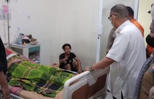 Pangerang Rahim dan Iwan Asaad, Kunjungi Korban Longsor di RSUD Andi Makkasau