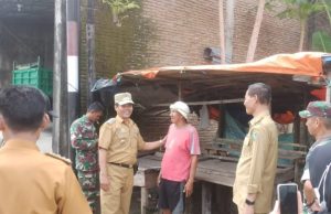 Pendekatan Humanis, Pemkot Parepare Tertibkan PKL yang Jualan di Pinggir Jalan Wekke’e