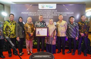 Pemkot Parepare Menerima Penghargaan Paritrana dari BPJS Ketenagakerjaan