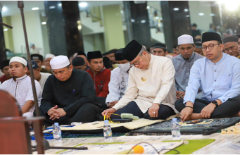 Taufan Pawe Buka Safari Ramadan di Masjid Terapung BJ Habibie