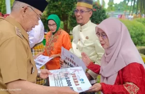 Guru dan ASN 10, 20 dan 30 Tahun Diberi Penghargaan Satya Lencana Diperingatan Hardiknas