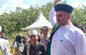 Peletakan Batu Pertama Masjid Komo Abdul Mujib Disaksikan Tiga Keturunan Ulama Besar