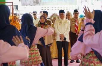 ERAT Menangis Saat Hadiri Peletakan Batu Bata Pertama Masjid SMP 2 Parepare