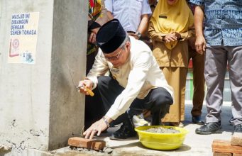 Kerjasama Semen Tonasa,TP Letakkan Batu Bata Pertama Masjid An Nasr