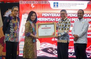Taufan Pawe Terima Penghargaan Kemenkumham karena Aktif Melindungi Kekayaan Intelektual